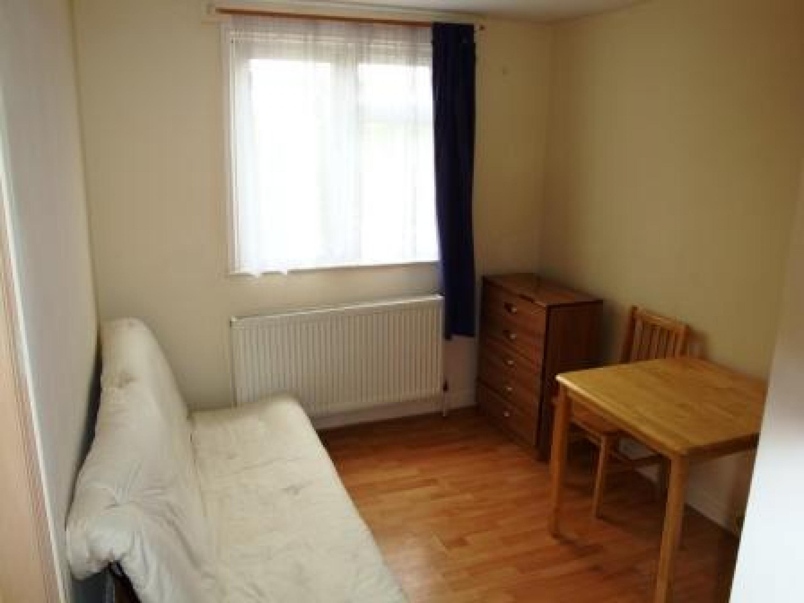 			NEW INSTRUCTION, 1 Bedroom, 1 bath, 1 reception Flat			 Leeside Crescent, GOLDERS GREEN NW11